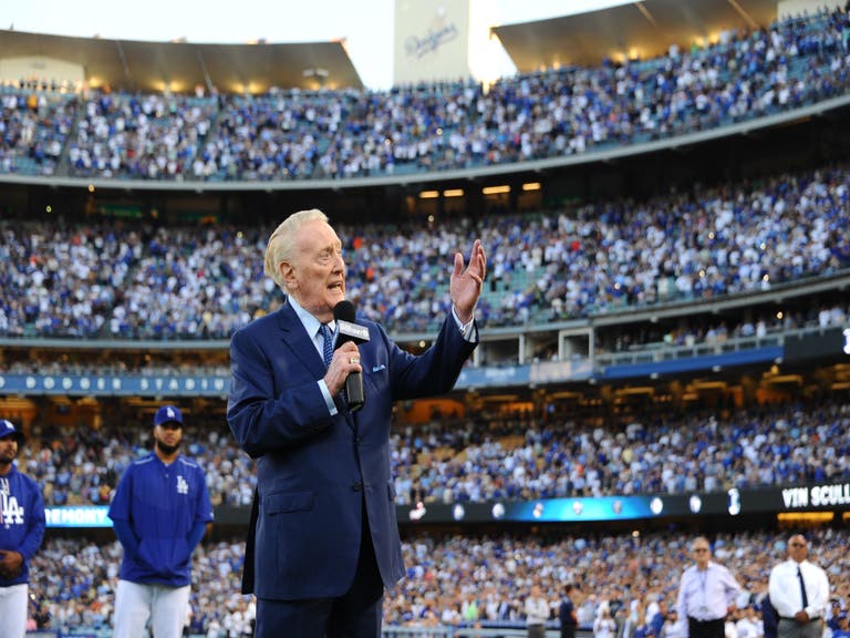 Vin Scully is inducted into the Dodgers Ring of Honor in 2017