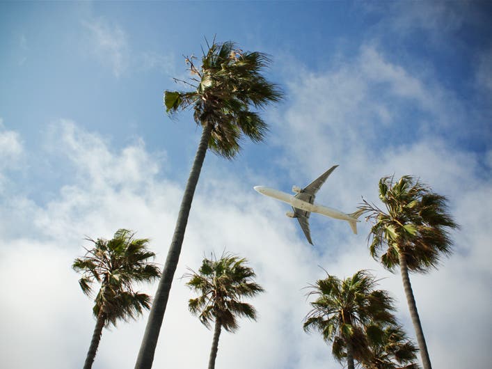 Airplane Near LAX | Photo: Dustin Volo, Flickr