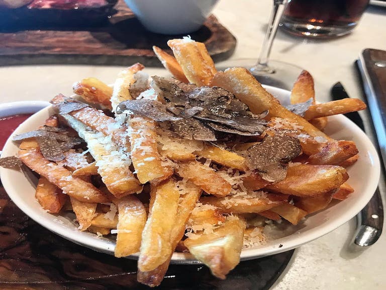Truffle pomme frites at Wally's Beverly Hills | Instagram by@aaashishj