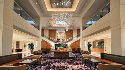 Lobby at the Hilton Los Angeles Airport