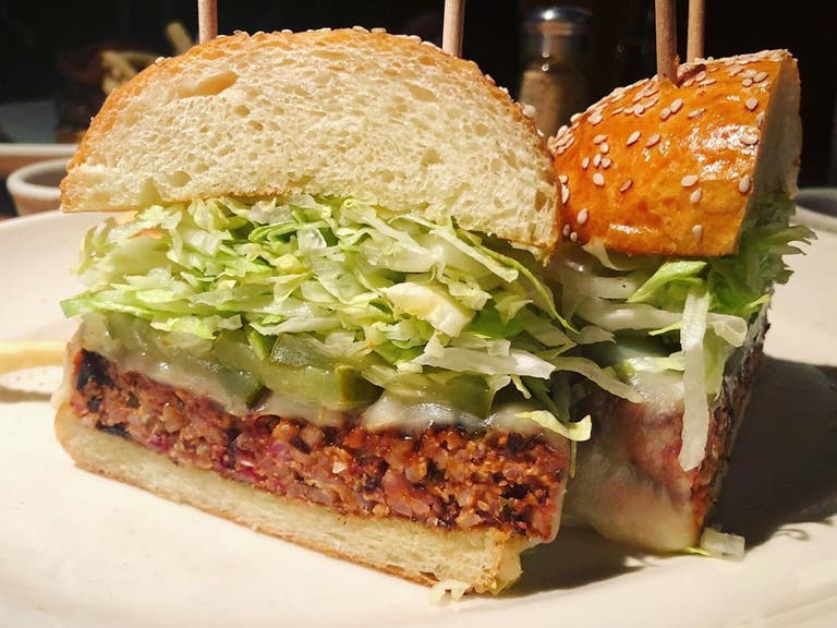 Veggie Burger at Houston's in Pasadena | Photo: @beccaeatsstuff, Instagram