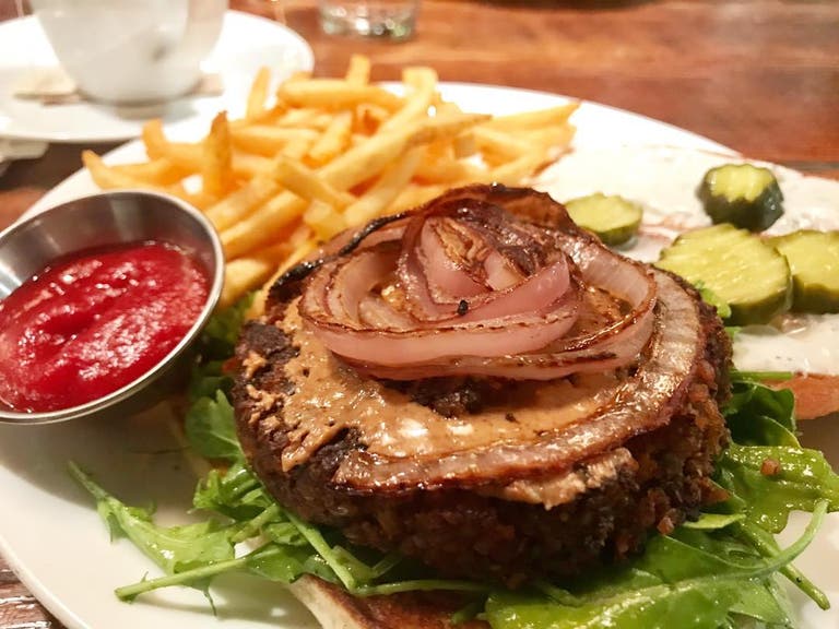 Beets Me Burger at Seabirds Kitchen in Long Beach | Photo: @onolovesfood, Instagram
