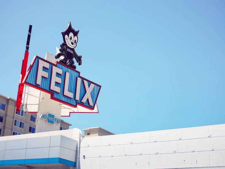 Felix the Cat sign at Felix Chevrolet | Photo: @greenhornetphoto, Instagram