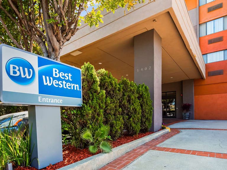 Entrance to the Best Western Los Angeles Worldport