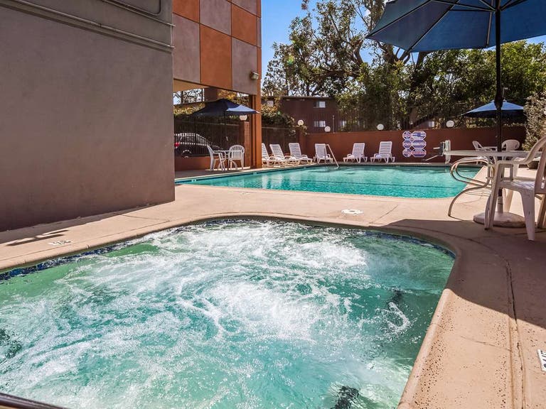 Hot tub at Best Western Los Angeles Worldport